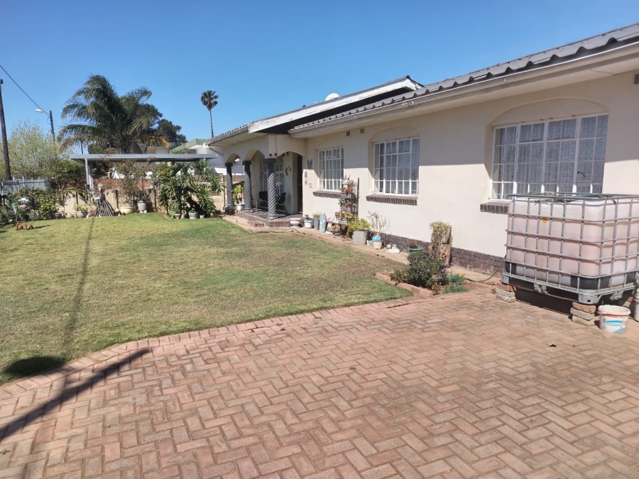 4 Bedroom Property for Sale in Bothasrus Eastern Cape